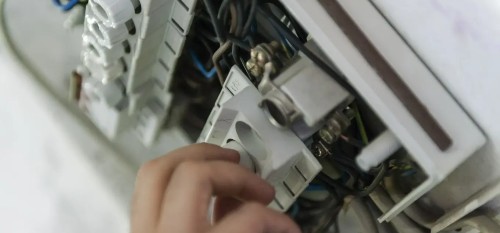 wymiana bezpiecznika elektrycznego